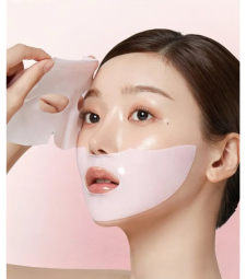 Đắp mặt nạ nữ